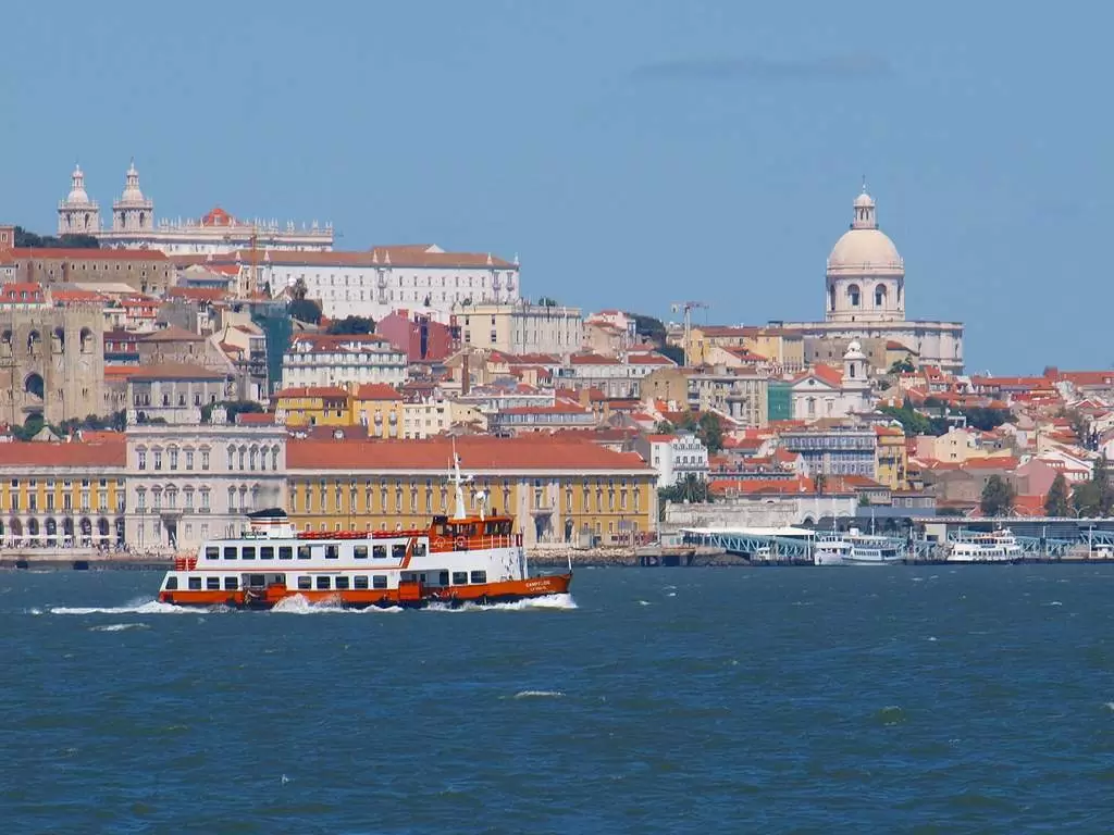 Lisboa vista do cacilheiro