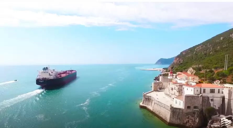 vista do forte com um navio