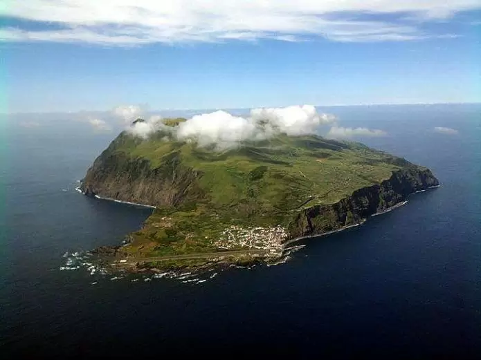 Vista aérea da Ilha do Corvo