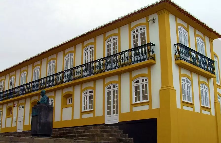 Casa das Tias - Biblioteca Pública Silvestre Ribeiro