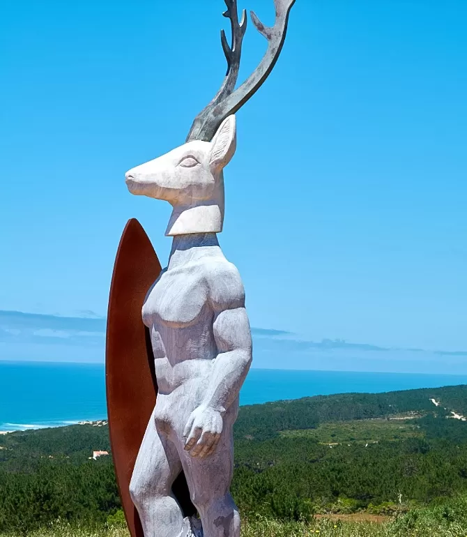 Escultura Veado Surfista