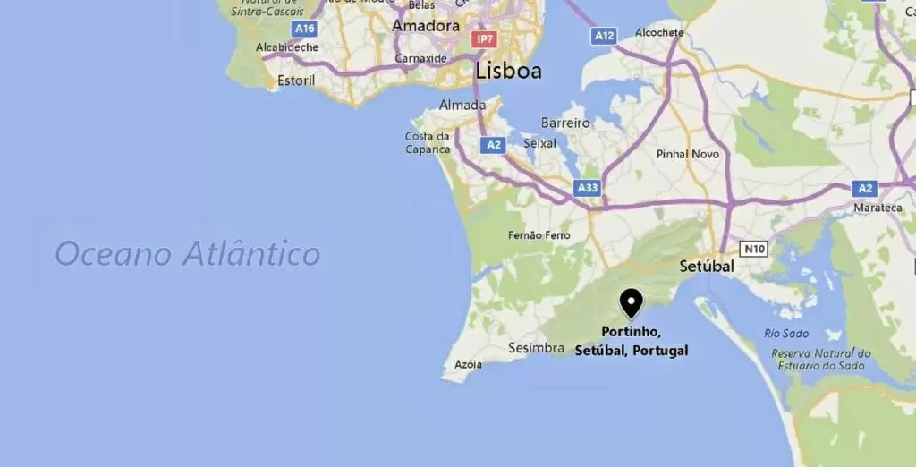 mapa com a localização do Portinho da Arrábida